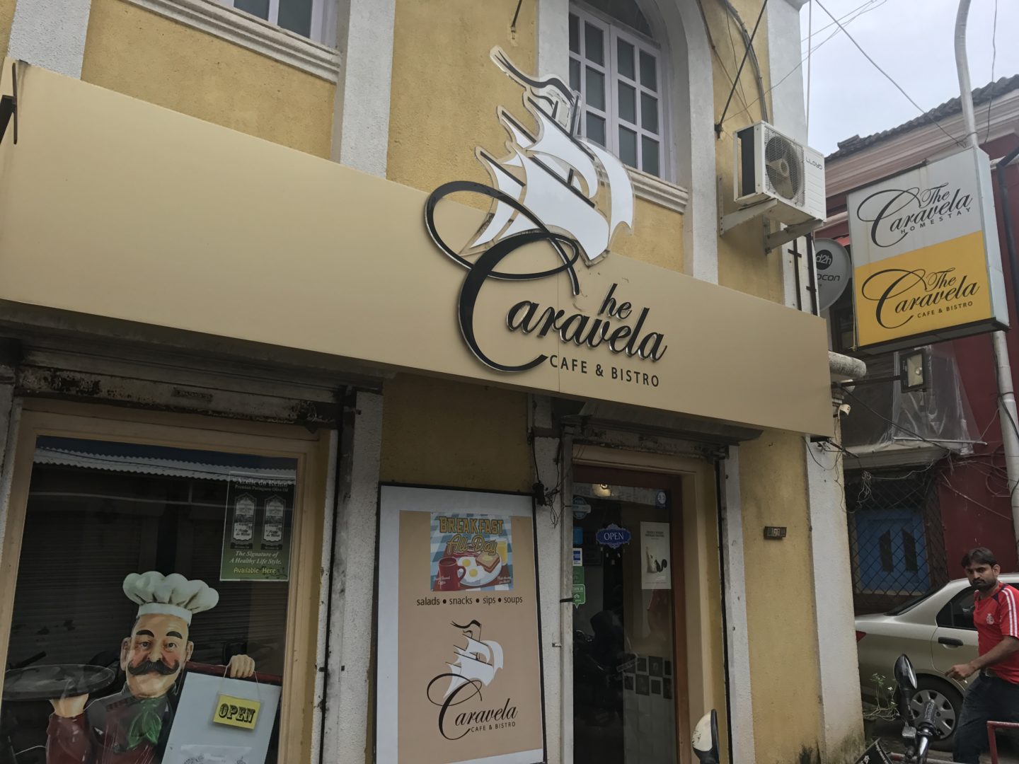 caravela cafe panjim goa