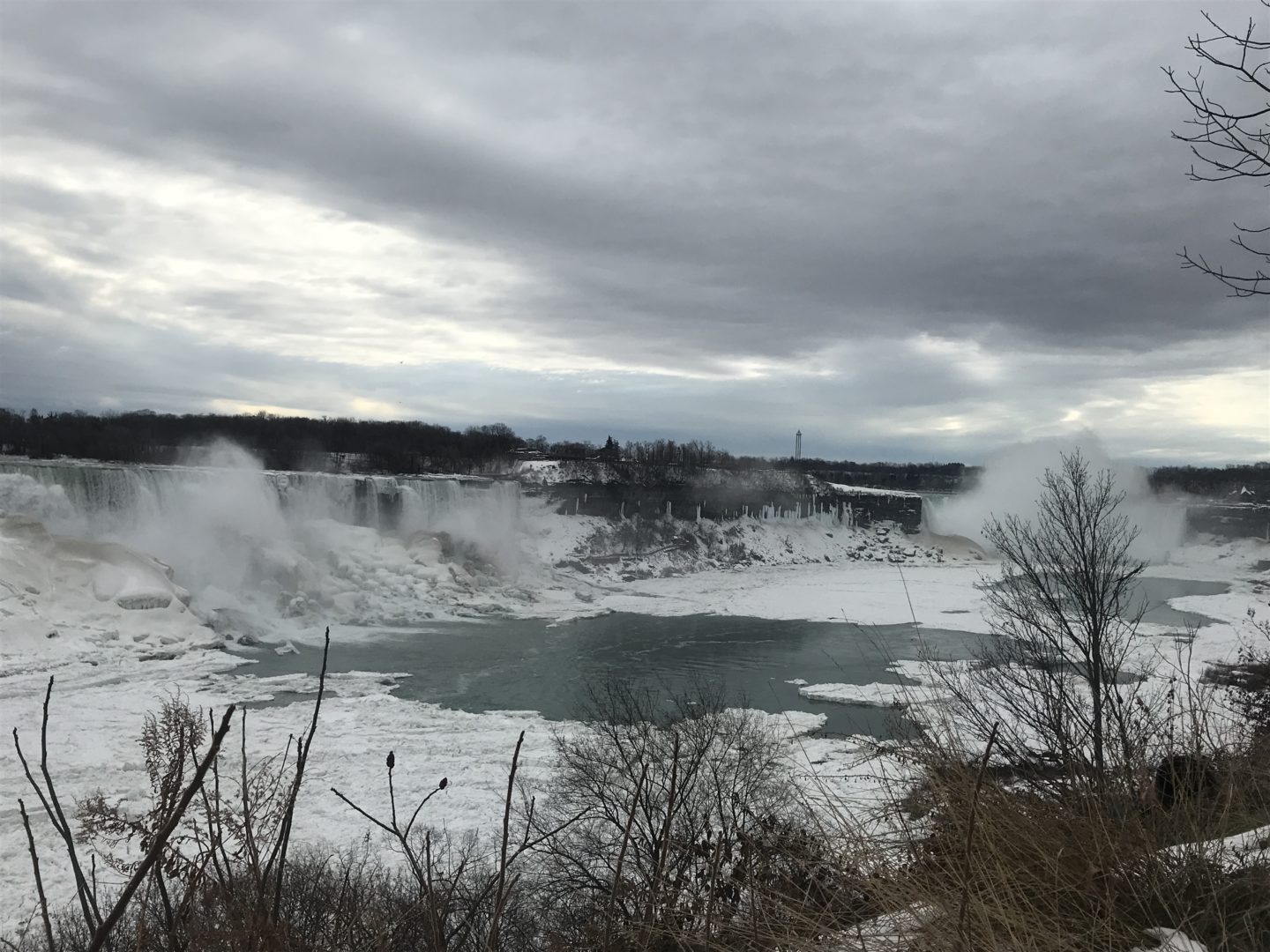 niagara falls frozen