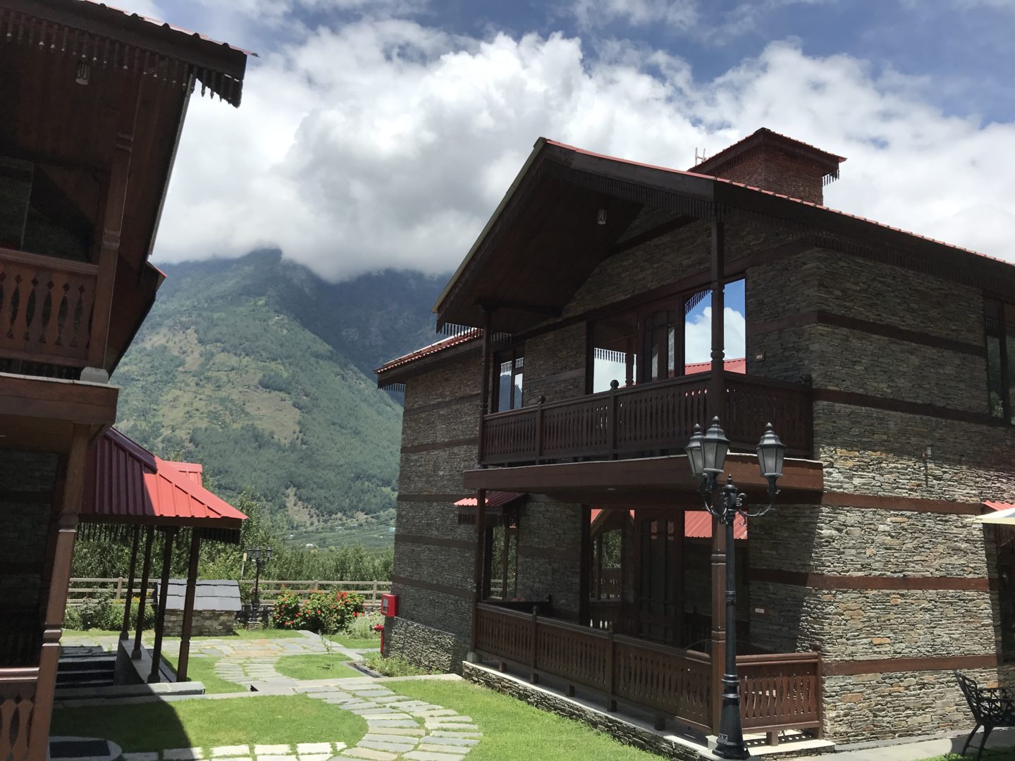 best resort in manali