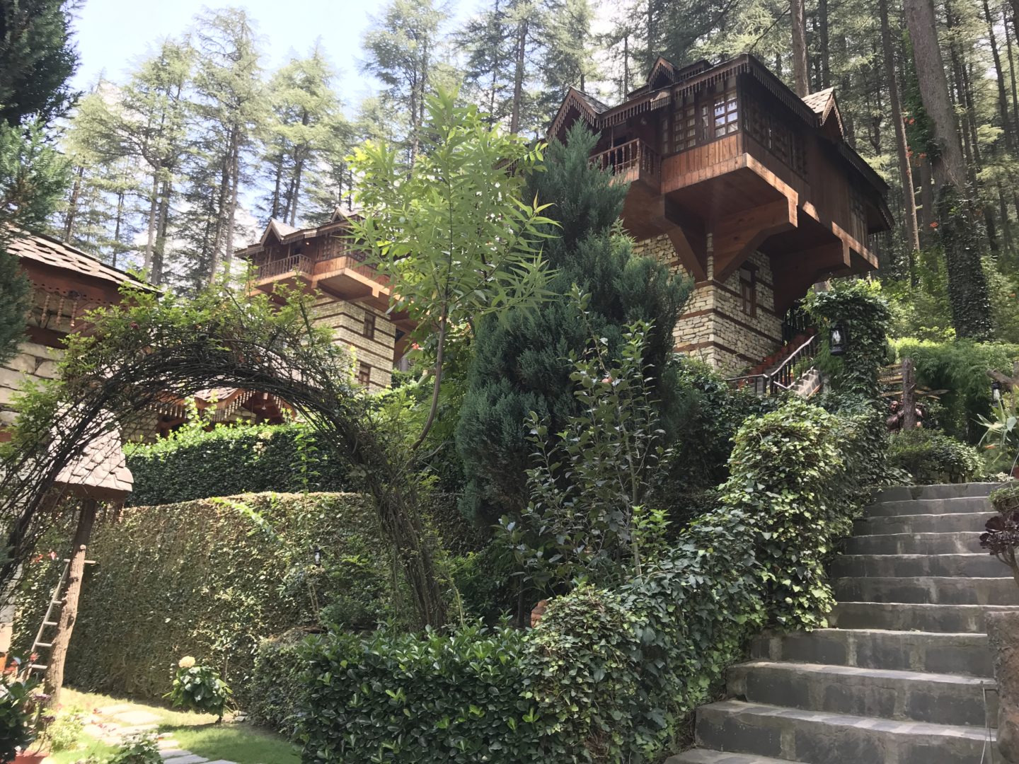 kasol luxury hotel