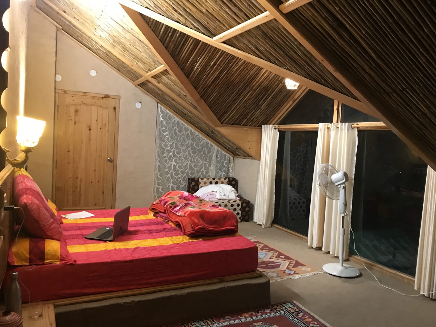 best homestay tirthan valley