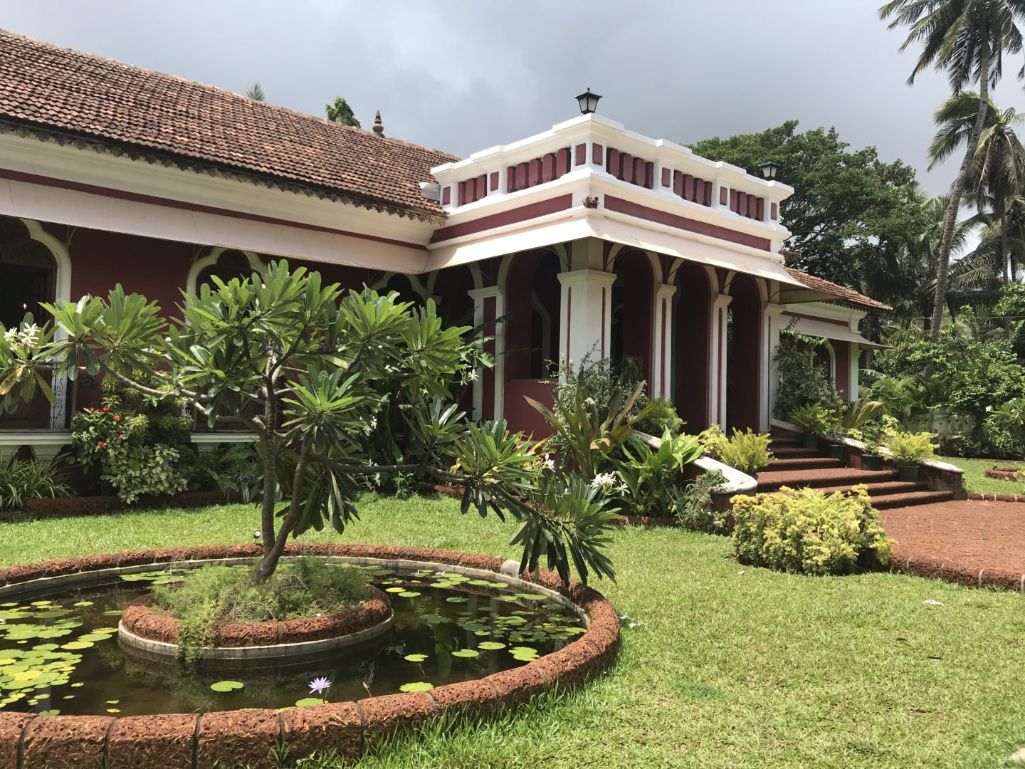 Lunch at this 100-year old Goan Villa by the Lake – Amrapali House of Grace